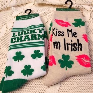 Nwt 2 pairs of NOVELTYsocks Lucky Charm & Kiss me I'm Irish Crew SOCKS Size 4-10